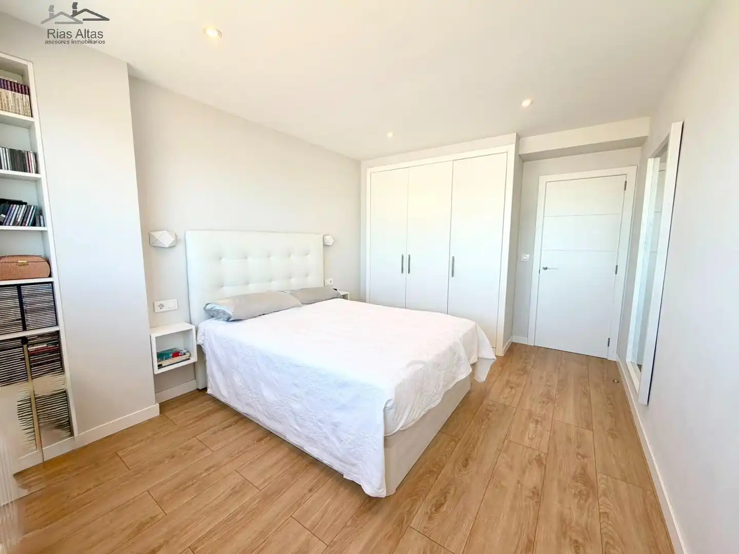 Habitación de Piso en venta en A Coruña Capital  con Calefacción, Terraza y Amueblado