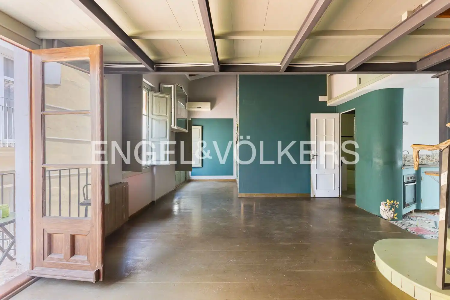 Flat for sale in Valencia  with Air Conditioner, Heating and Balcony