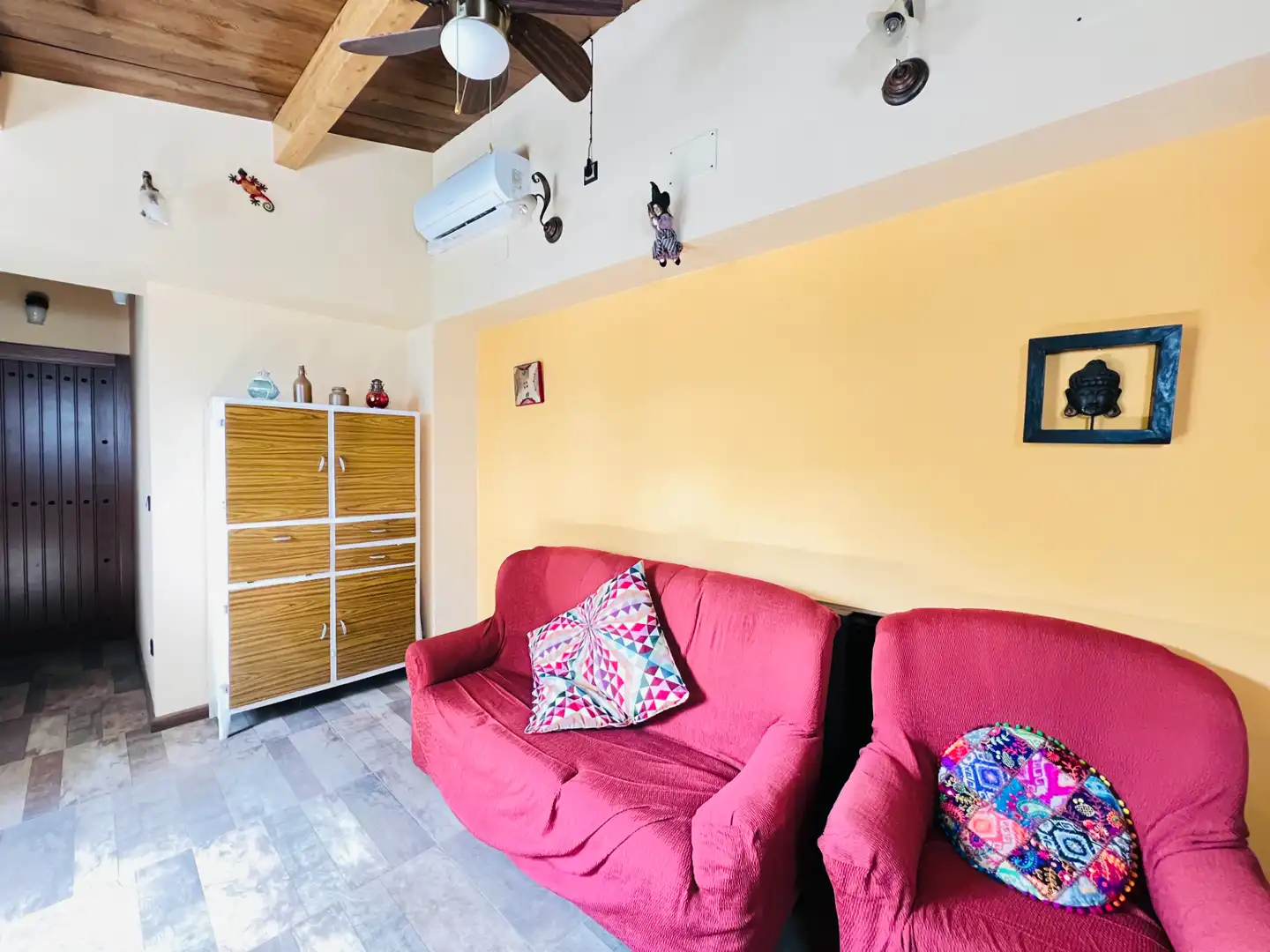 Living room of Detached homes for sale in Zaragoza  with Air Conditioner, Heating and Furnished