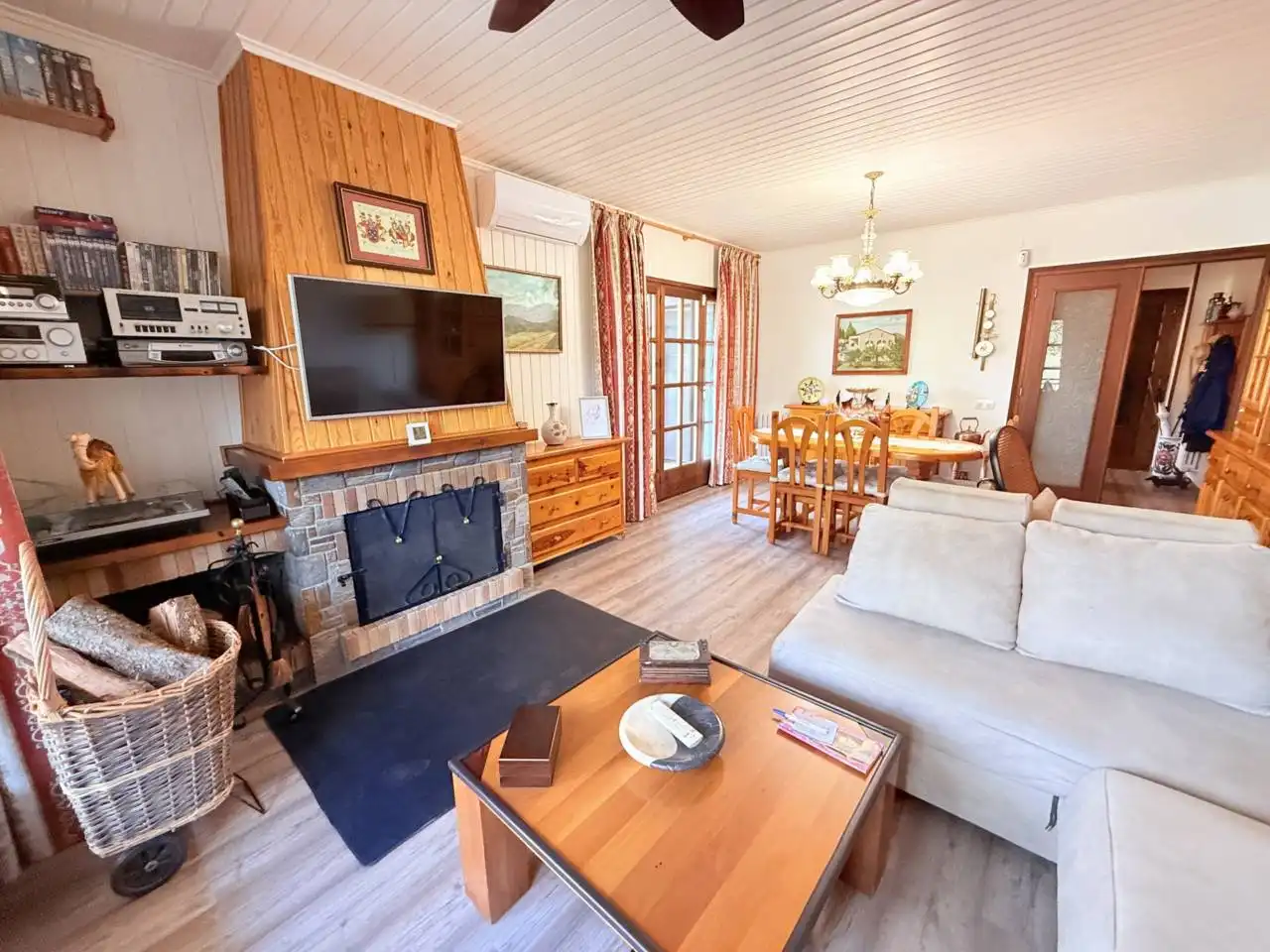 Living room of Houses for sale in Riells i Viabrea  with Air Conditioner, Heating and Private garden