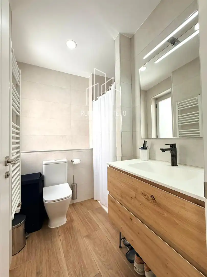 Bathroom of Flat for rent in Salamanca  with Heating, Terrace and Furnished
