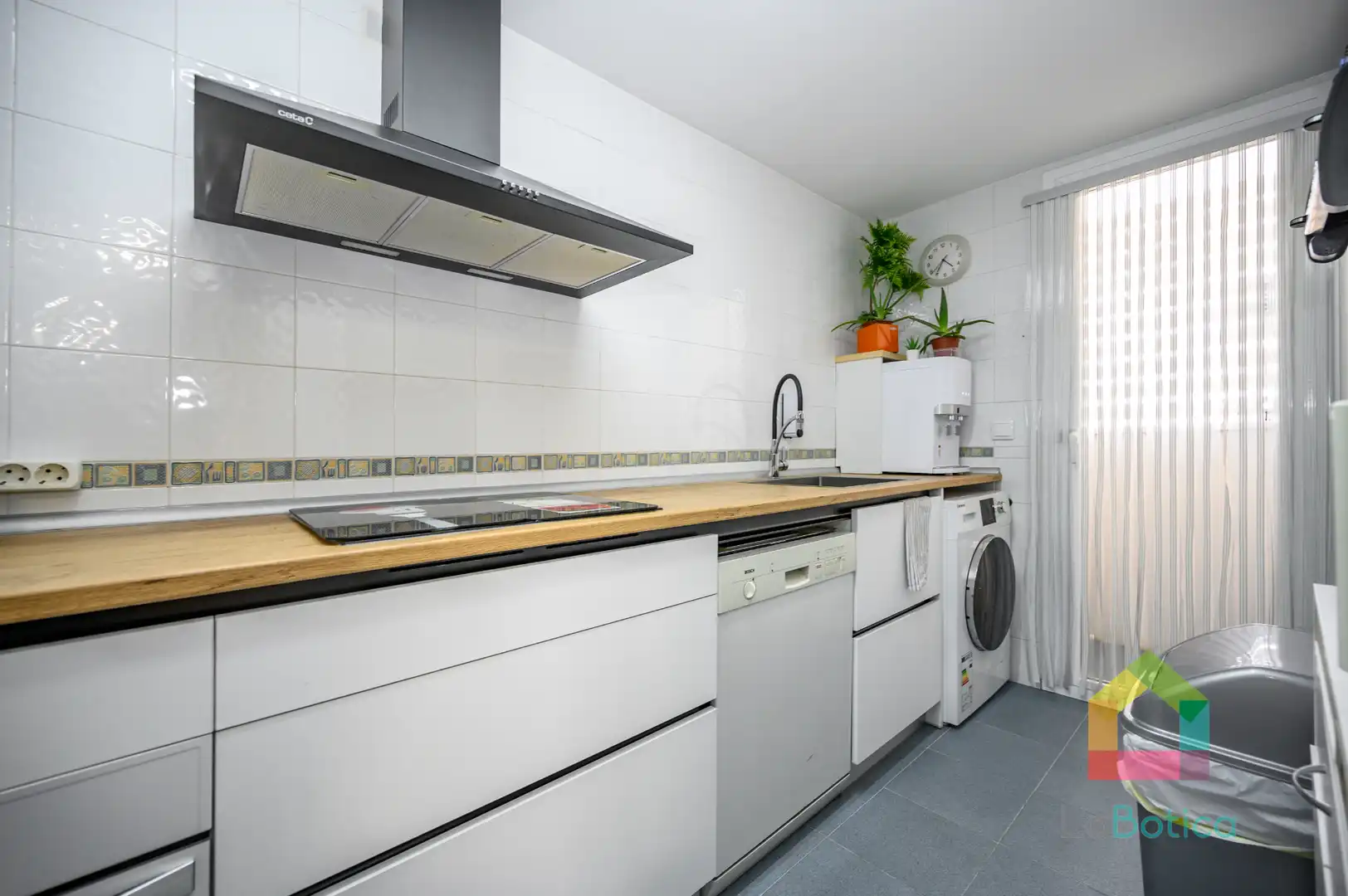 Kitchen of Flat for sale in Gerindote  with Air Conditioner, Heating and Oven