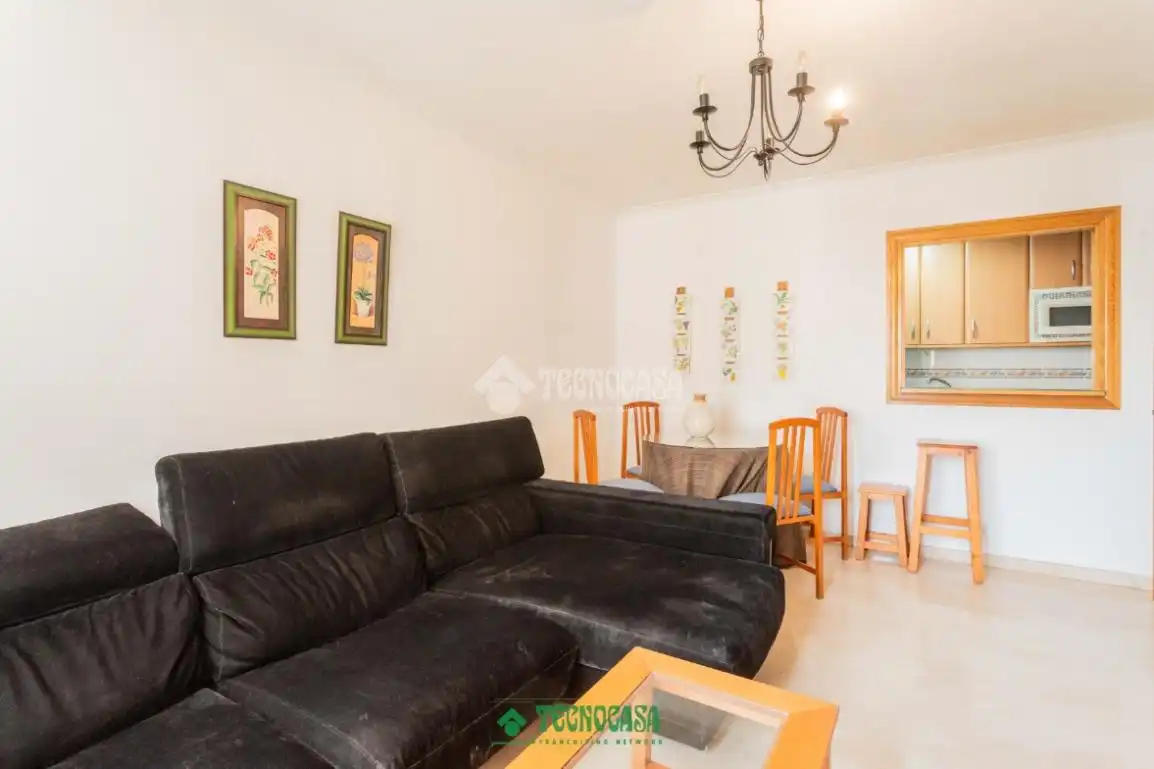 Sala d'estar de Pis en venda en Almería amb Aire condicionat