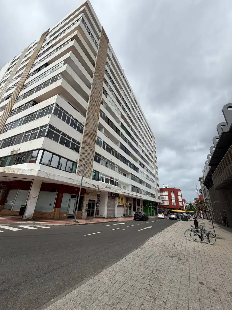 Vista exterior de Piso de alquiler en Las Palmas de Gran Canaria con Amueblado