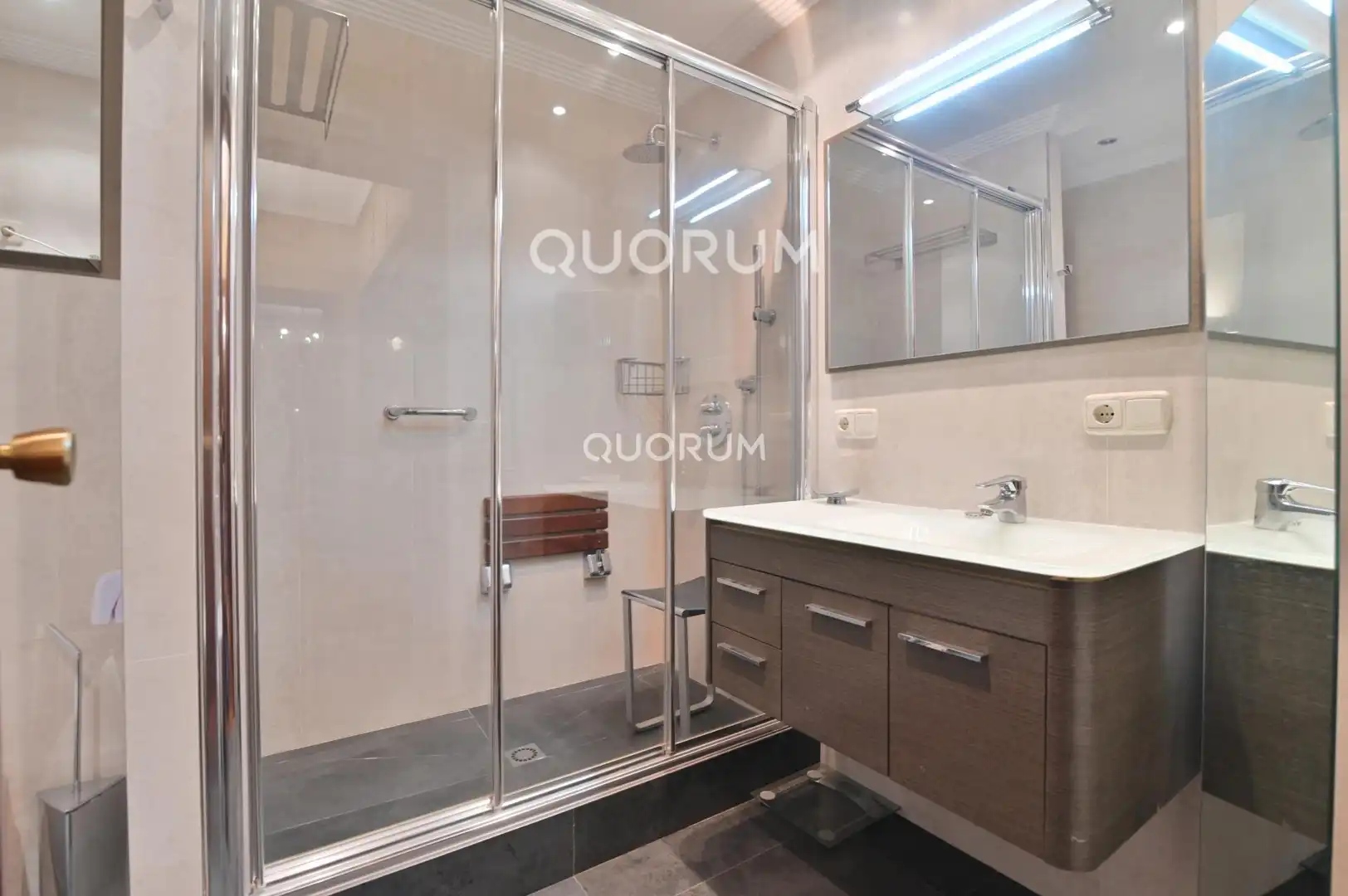 Baño de Piso en venta en Bilbao  con Calefacción y Trastero