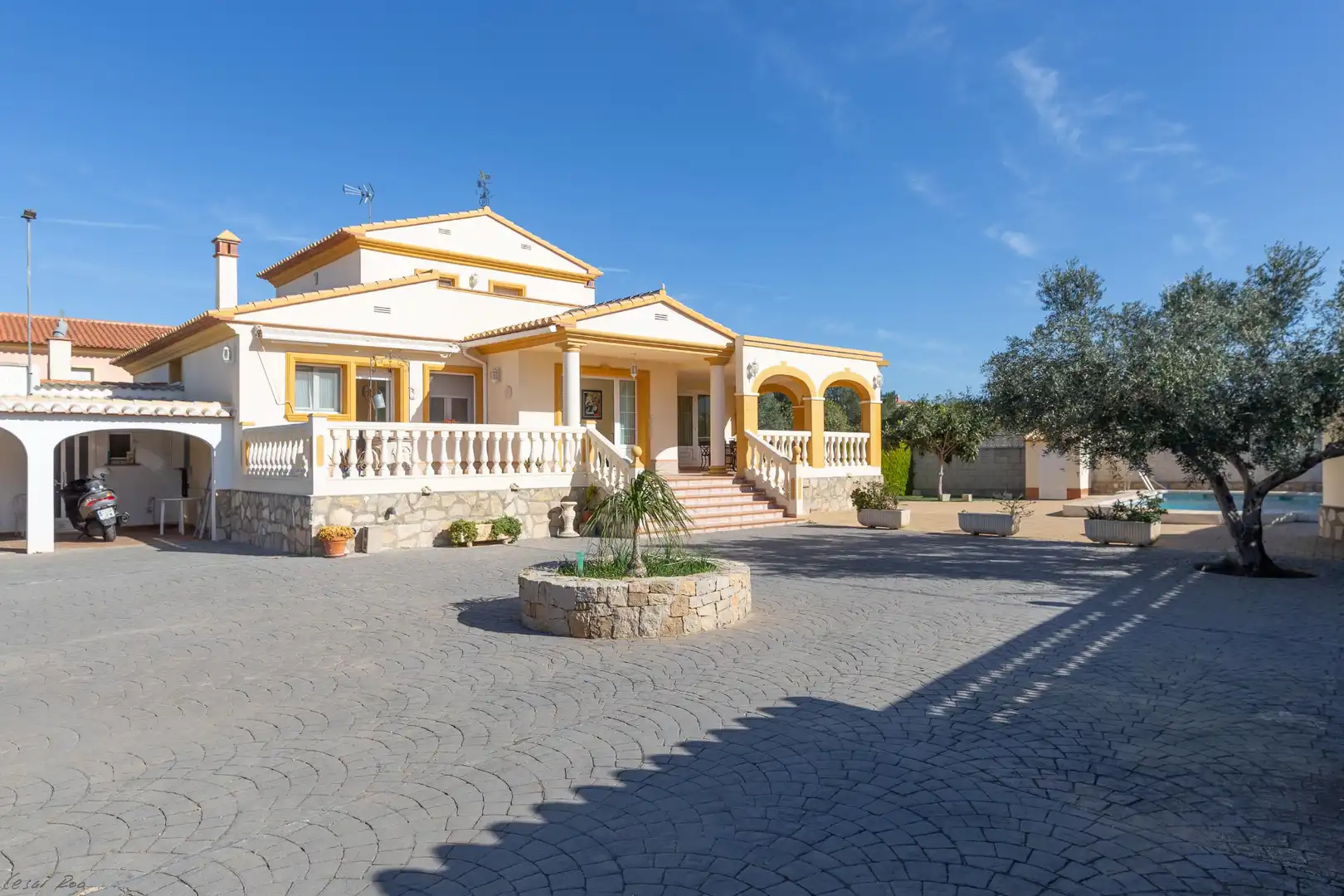 Detached house with pool for sale in Camí de la Bota, imagen 2