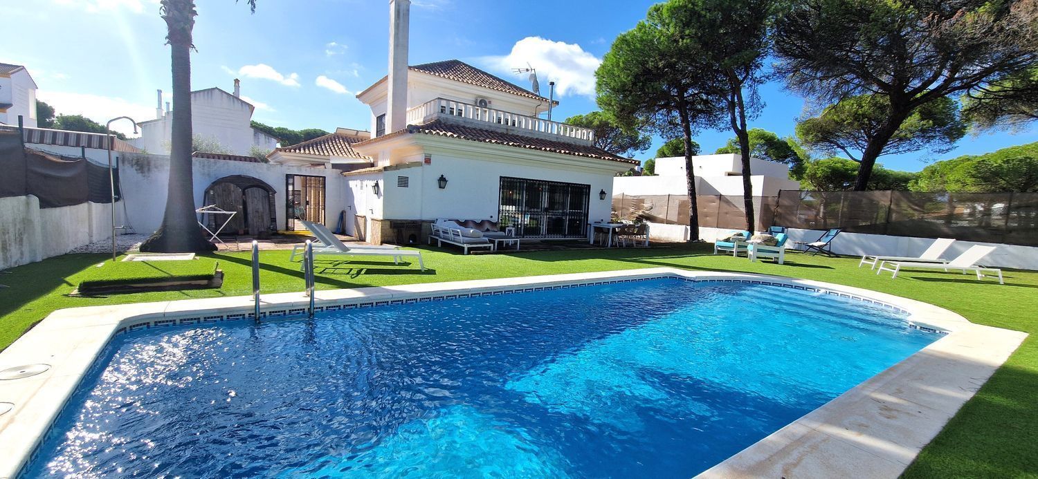 Piscina de Finca rústica de lloguer en El Portil amb Aire condicionat, Calefacció i Traster