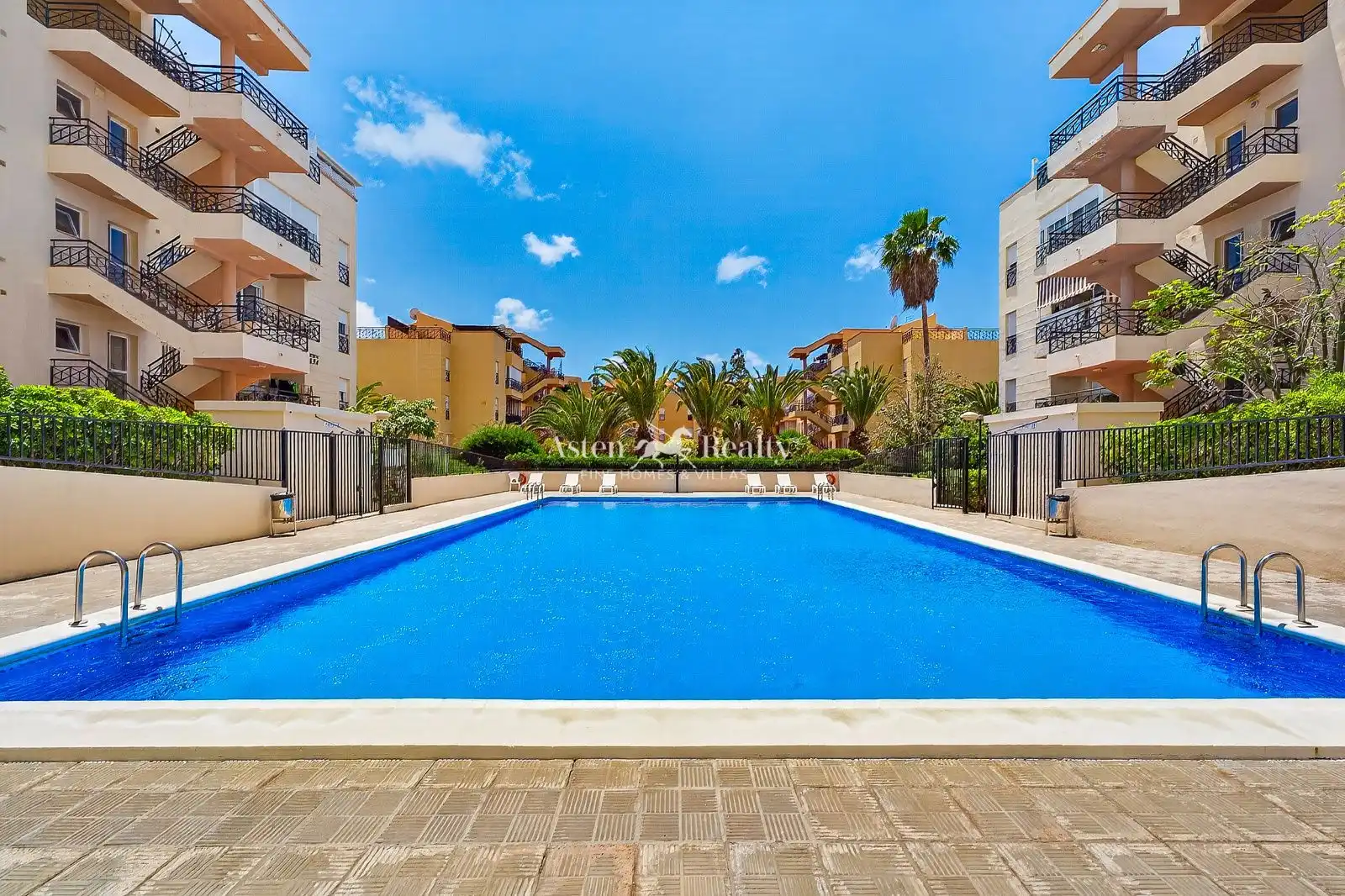 Àtic amb piscina en venda a Petalo 2, imagen 2