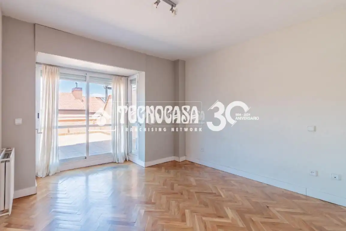 Dormitori de Pis en venda en Madrid amb Parquet i Terrassa