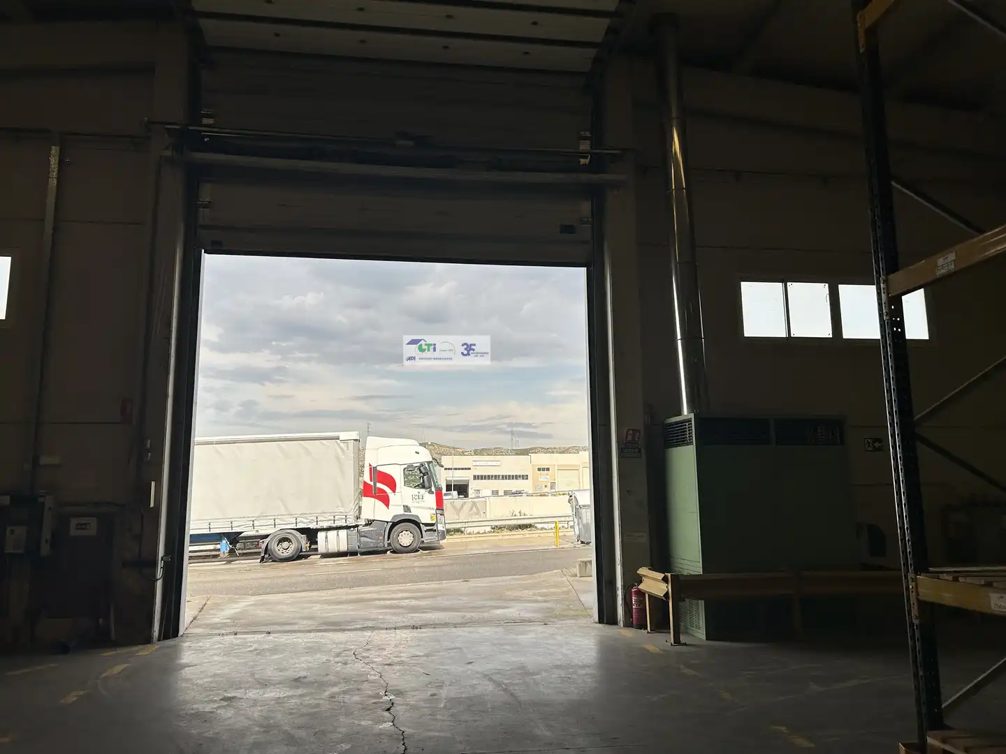 Parkplatz von Fabrikhallen zur Miete in Cuarte de Huerva