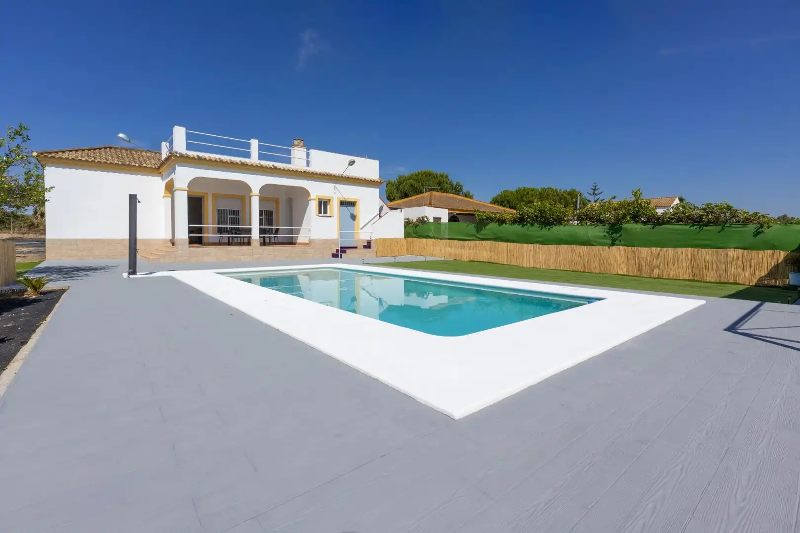 Piscina de Casa o chalet en venta en La Puebla del Río con Terraza, Trastero y Piscina