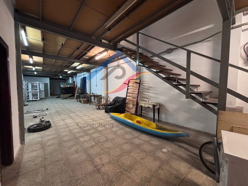 Industrial buildings to rent in Santander