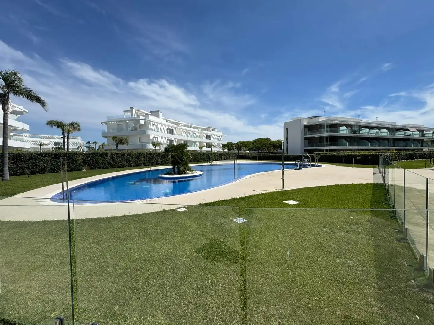 Piscina de Apartament en venda en Chipiona amb Terrassa, Traster i Moblat