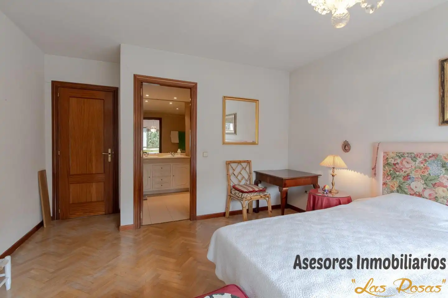 Schlafzimmer von Einfamilien-Reihenhaus zum Verkauf in Madrid mit Klimaanlage, Heizung und Privatgarten