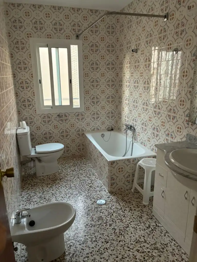 Bany de Apartament per a compartir en Murcia amb Moblat, Forn i Rentadora