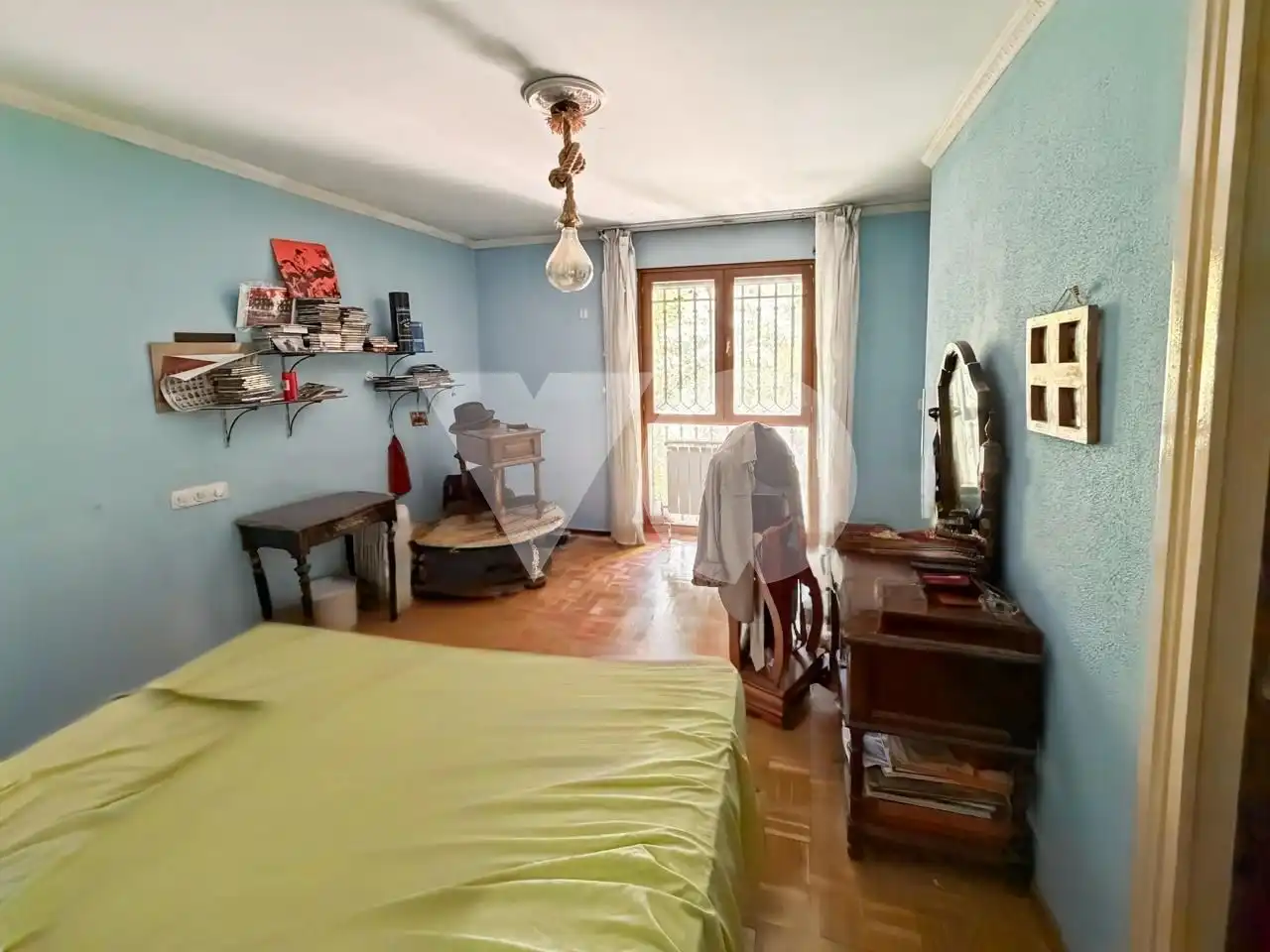 Dormitori de Casa o xalet en venda en Madrid amb Calefacció, Jardí privat i Parquet