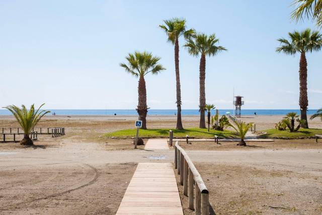 Piso en Venta en Calle Zinnia en Playa de Granada