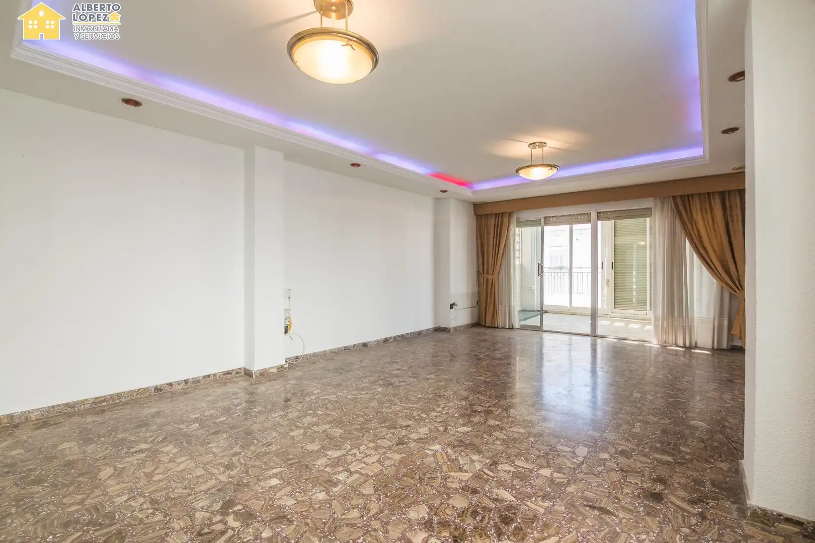 Ático en venta en Elche / Elx con Terraza y Balcón