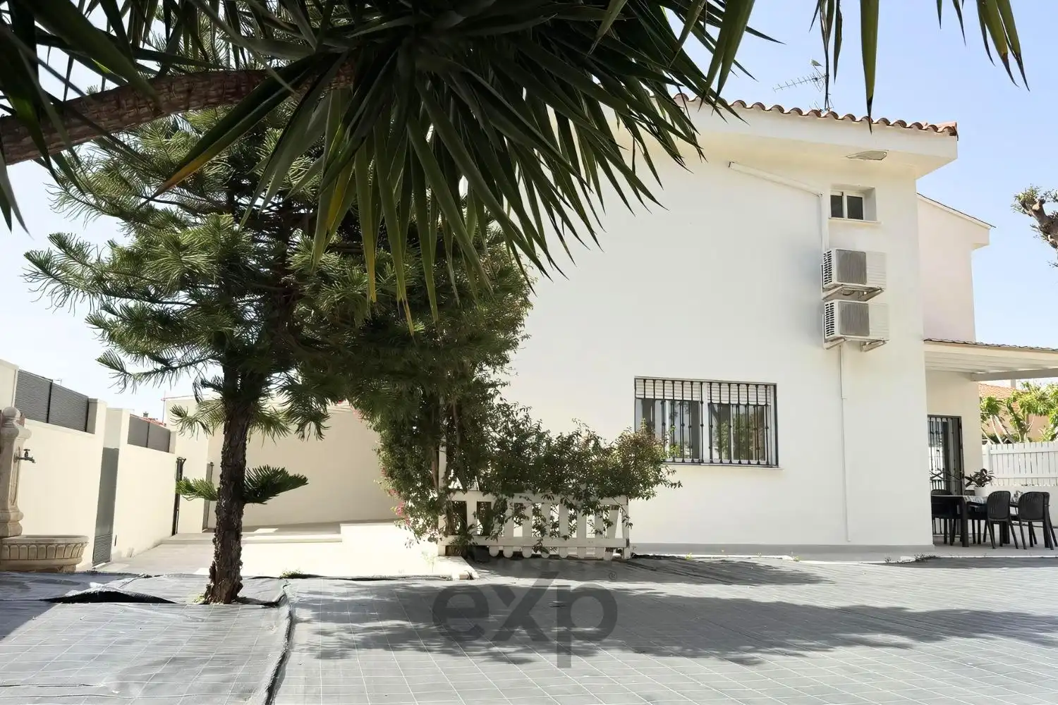 Vista exterior de Casa o xalet en venda en Riba-roja de Túria amb Aire condicionat, Jardí privat i Terrassa