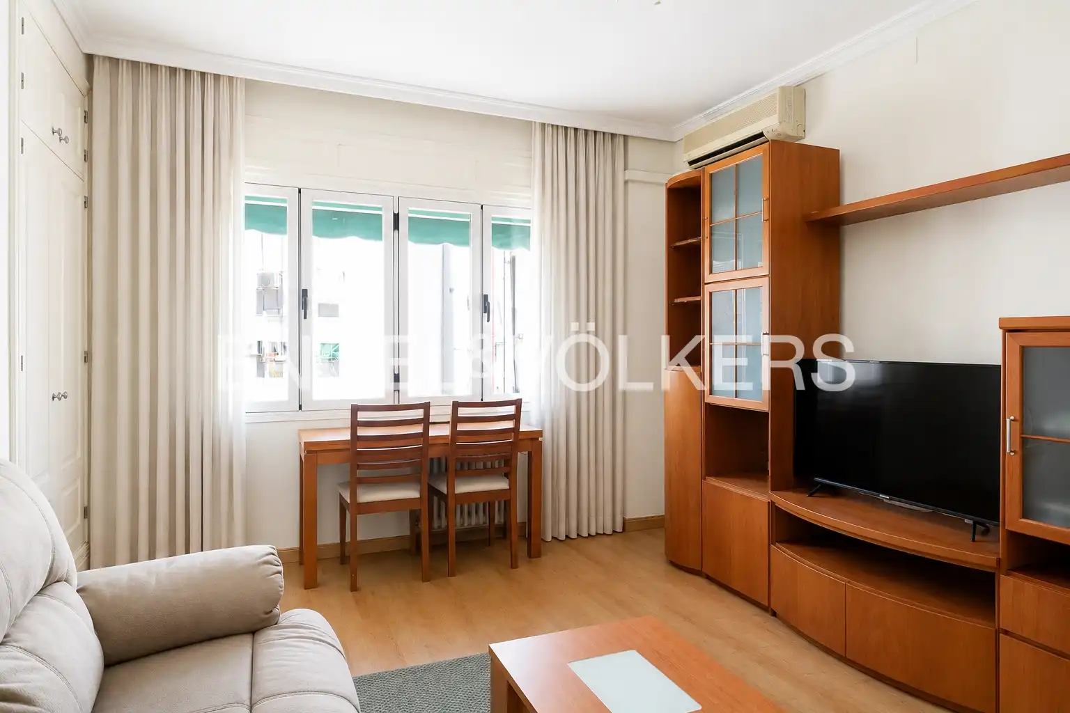 Living room of Flat for rent in Madrid  with Air Conditioner and Heating