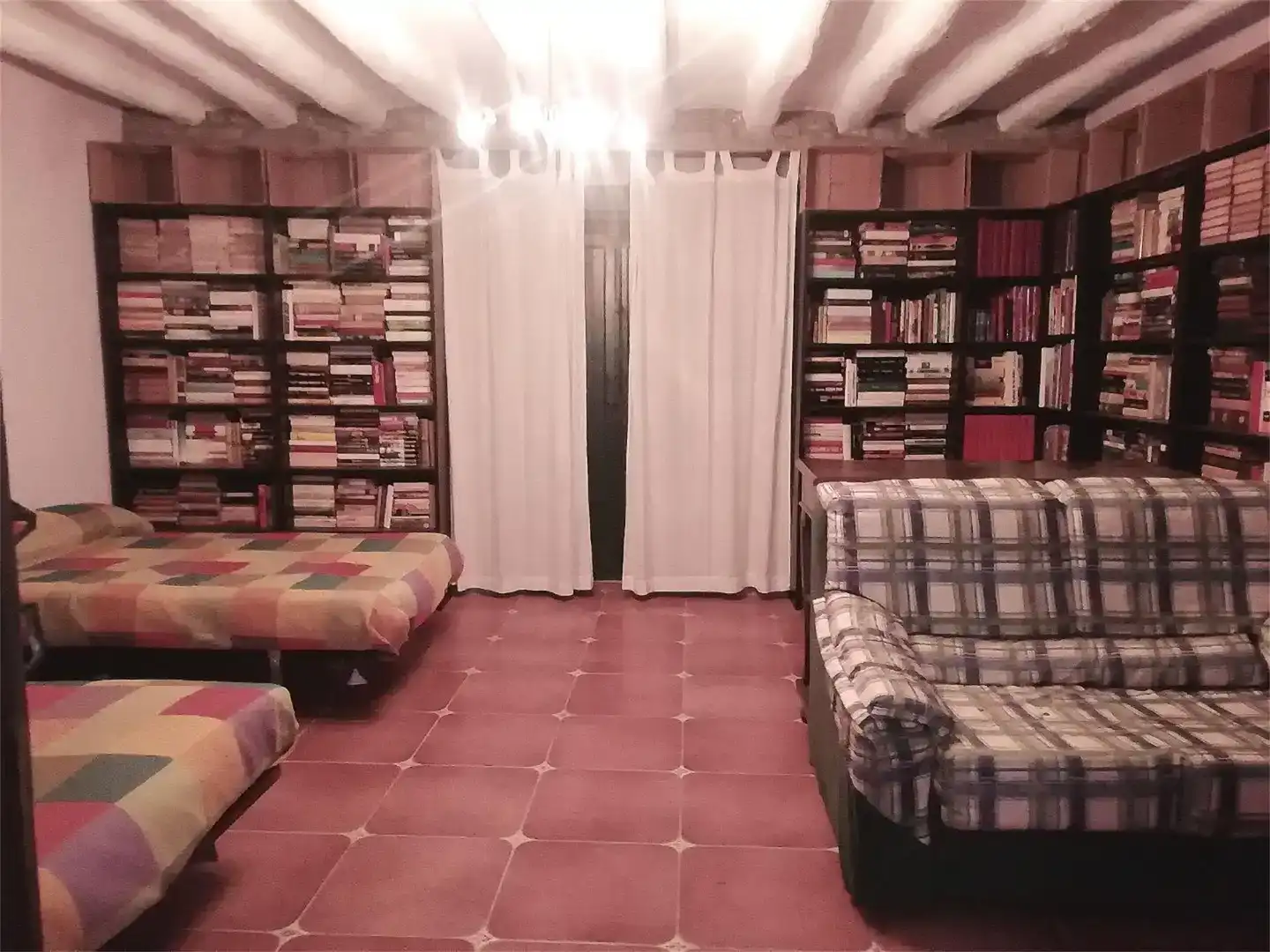 Sala d'estar de Casa adosada en venda en Aras amb Parquet, Traster i Forn