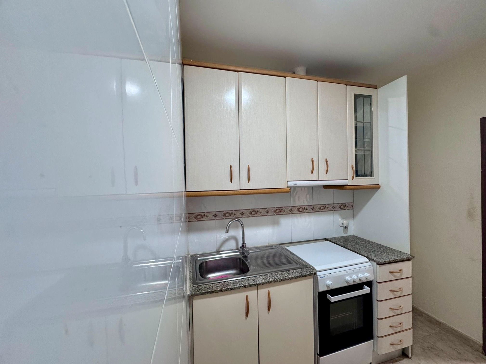 Kitchen of Flat for sale in Esplugues de Llobregat