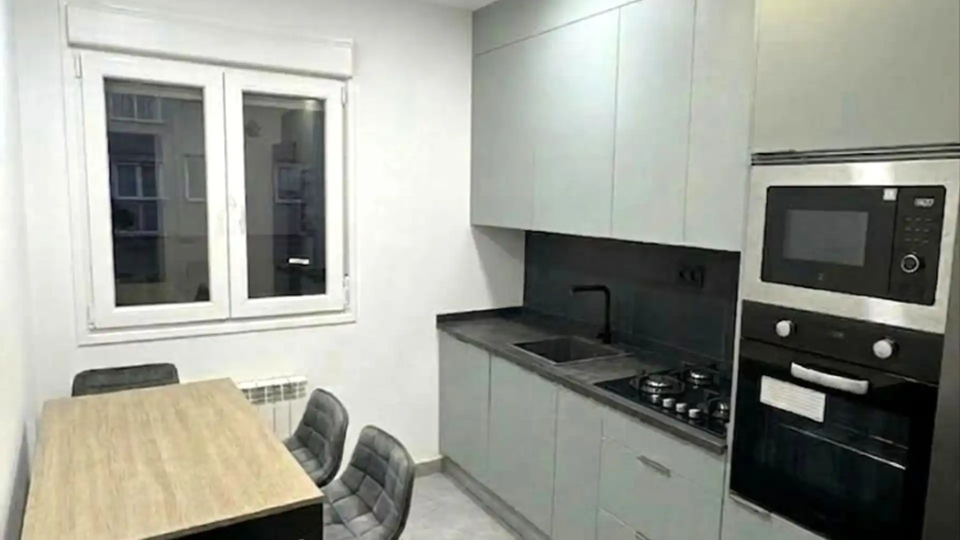 Küche von Wohnung zum Verkauf in Gijón  mit Privatgarten, Parkett und Möbliert