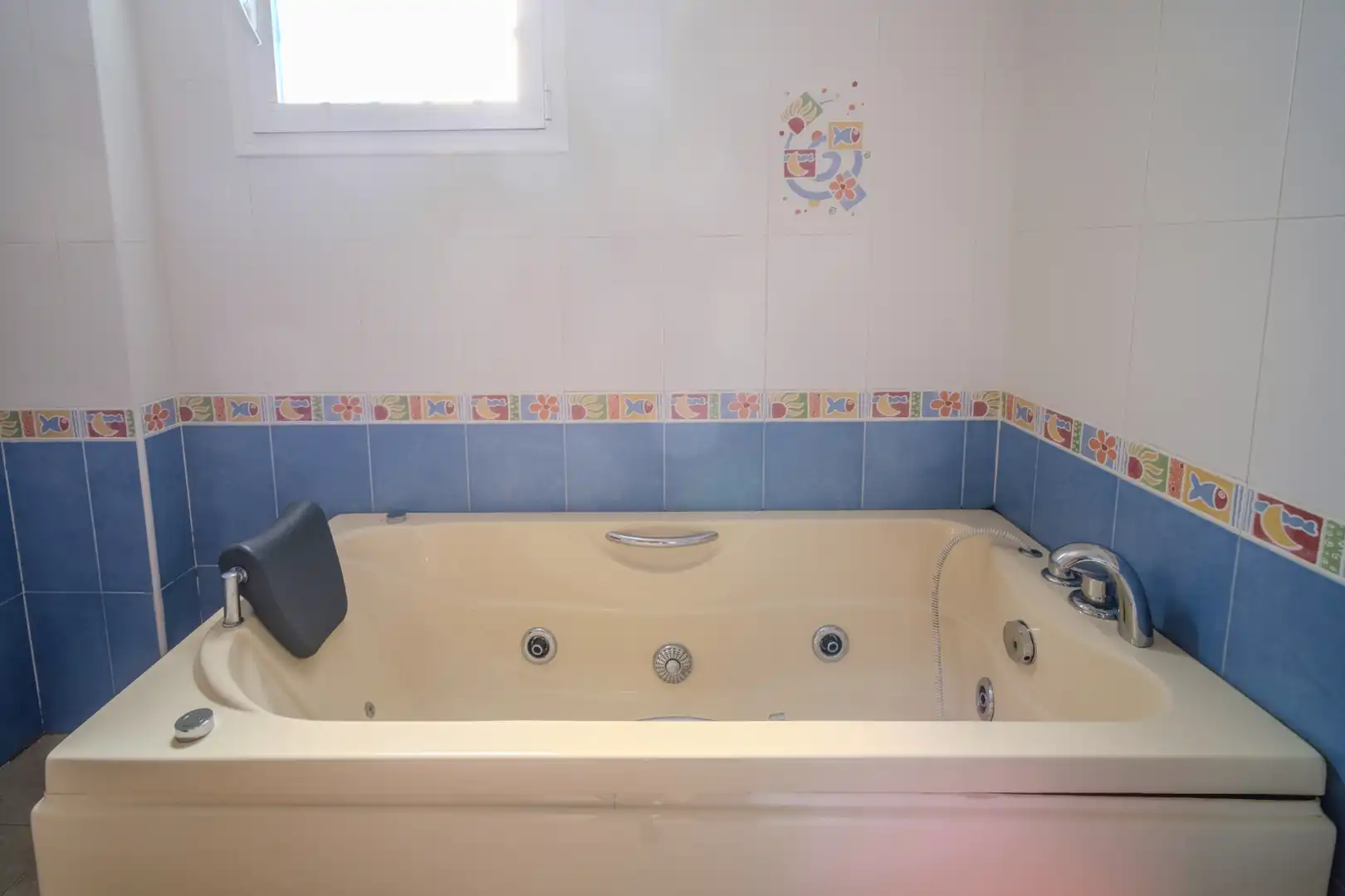 Bany de Casa o xalet en venda en Montequinto amb Jardí privat, Terrassa i Moblat