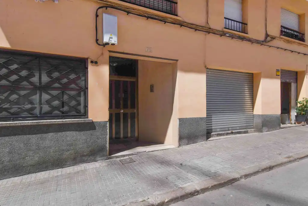 Vista exterior de Piso en venta en Montcada i Reixac