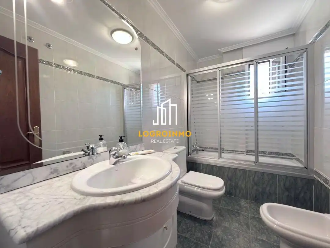 Baño de Casa o chalet en venta en El Redal con Calefacción, Trastero y Piscina