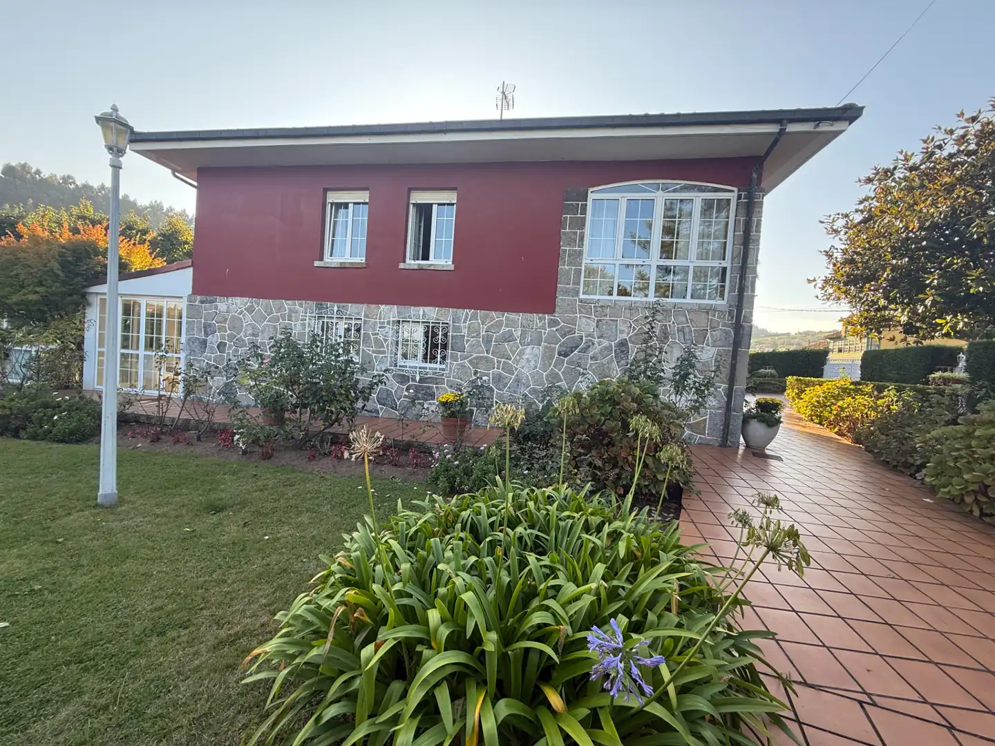 Vista exterior de Casa o chalet en venta en Castrillón con Calefacción, Jardín privado y Piscina
