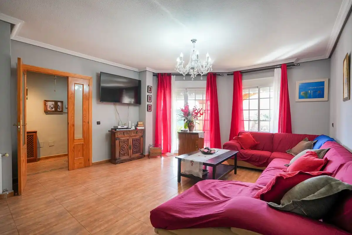 Sala d'estar de Casa adosada en venda en Meco amb Aire condicionat, Calefacció i Jardí privat