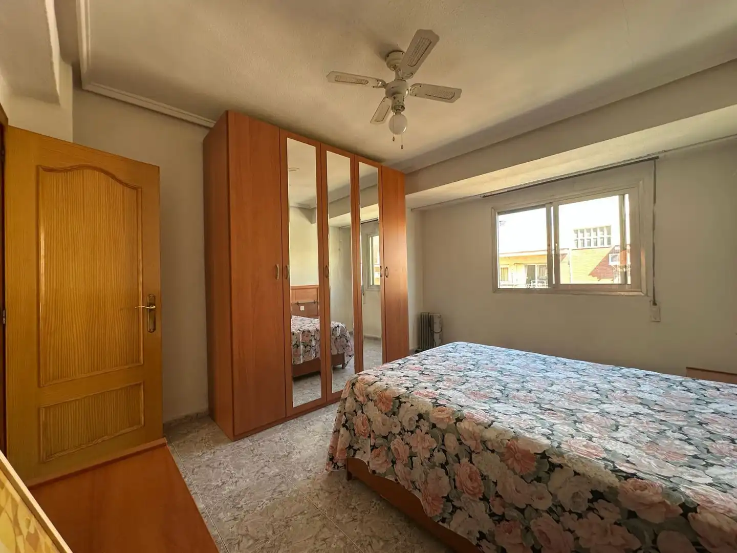 Bedroom of Flat for sale in Torrent  with Air Conditioner and Balcony