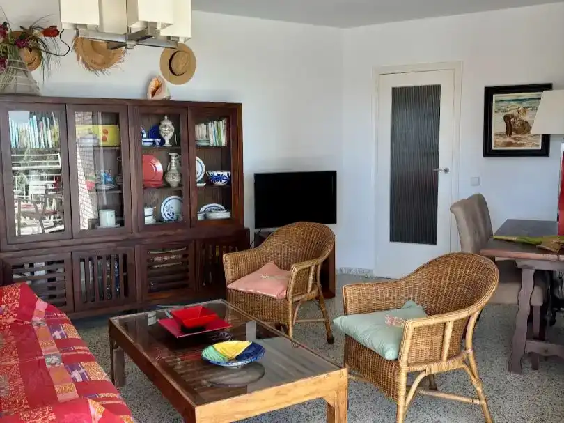 Sala d'estar de Pis de lloguer en Orihuela amb Aire condicionat, Jardí privat i Moblat