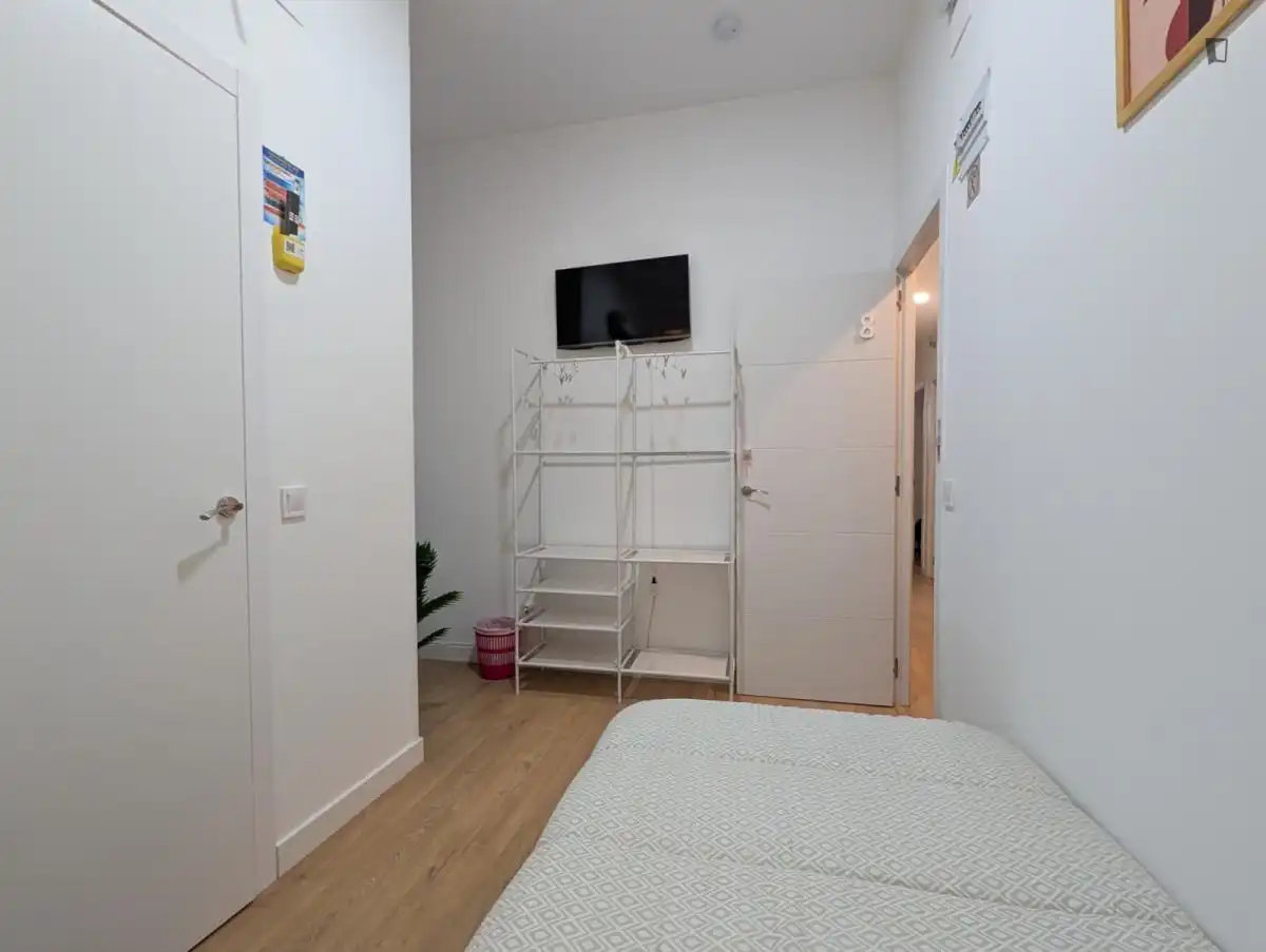 Dormitori de Apartament per a compartir en Madrid amb Moblat i Rentadora