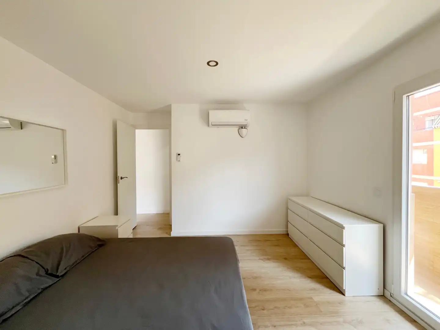 Bedroom of Flat for rent in Valencia  with Air Conditioner, Heating and Furnished