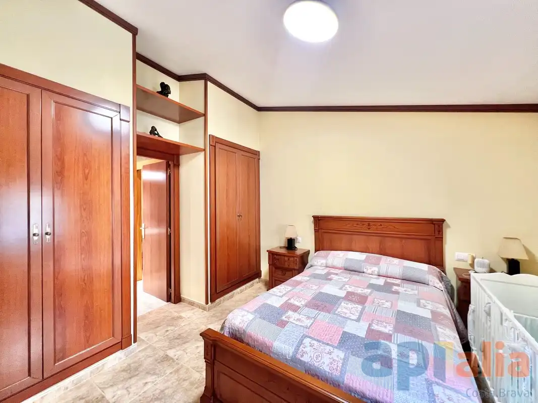 Schlafzimmer von Einfamilien-Reihenhaus zum Verkauf in Palamós mit Klimaanlage, Heizung und Terrasse