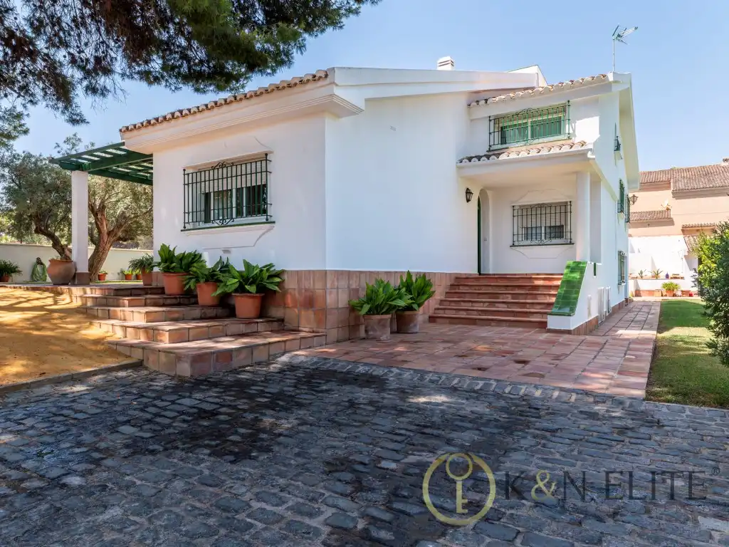 Vista exterior de Casa o xalet en venda en Alicante / Alacant amb Aire condicionat, Jardí privat i Terrassa