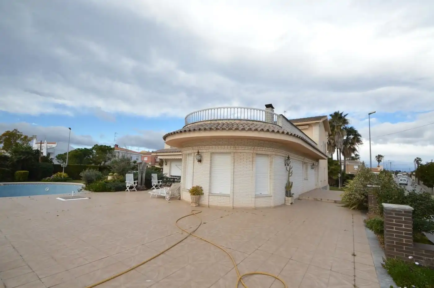 Vista exterior de Casa o xalet en venda en Vinaròs amb Aire condicionat, Jardí privat i Terrassa