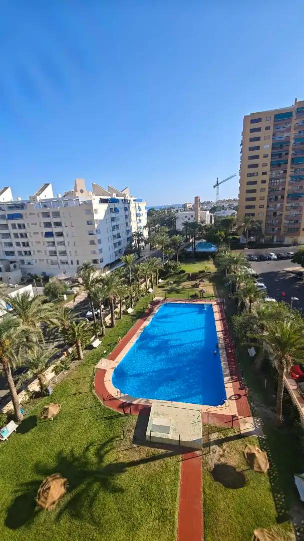 Piscina de Pis en venda en Roquetas de Mar amb Aire condicionat, Terrassa i Traster