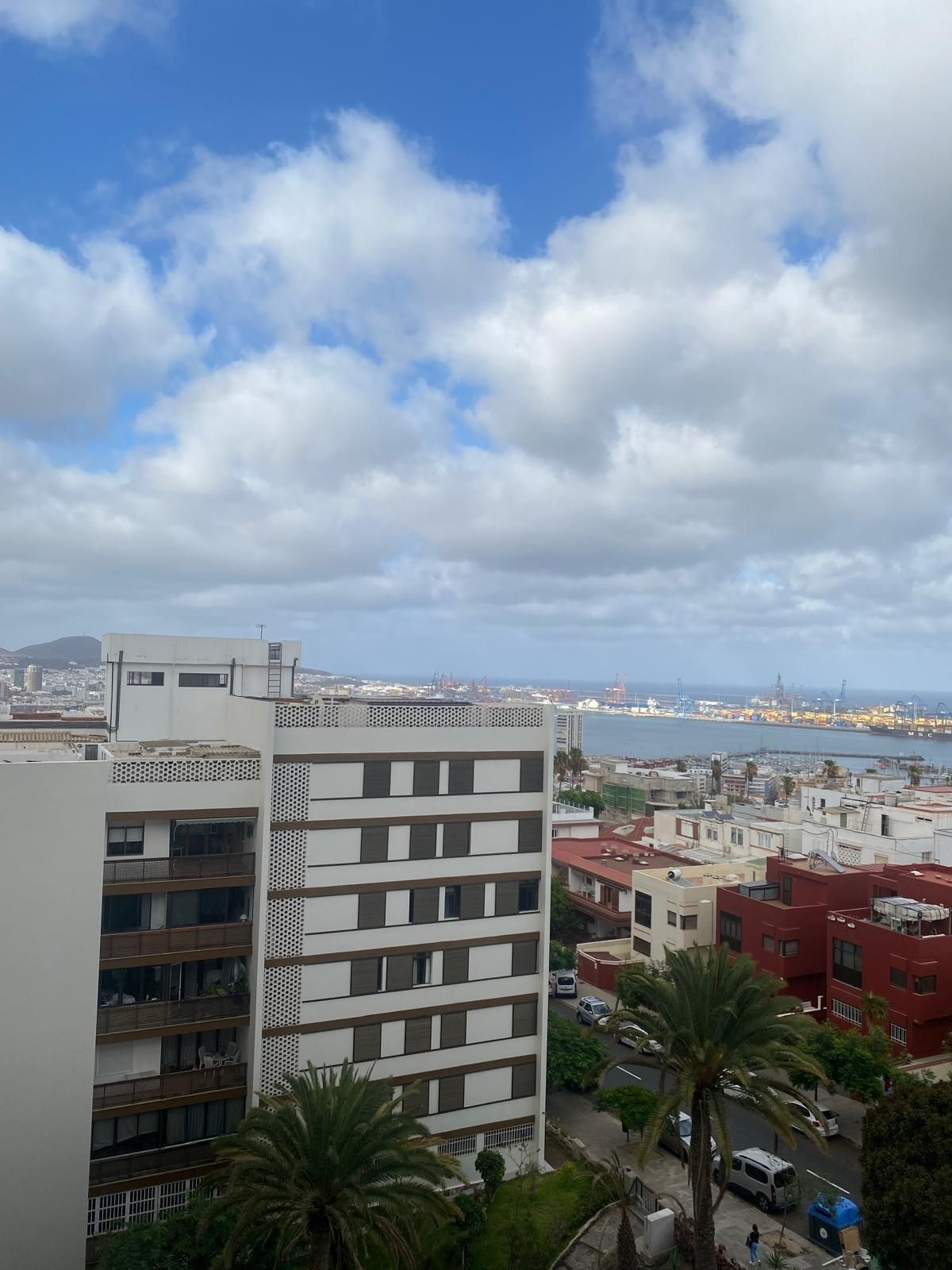 Vista exterior de Piso en venta en Las Palmas de Gran Canaria con Balcón