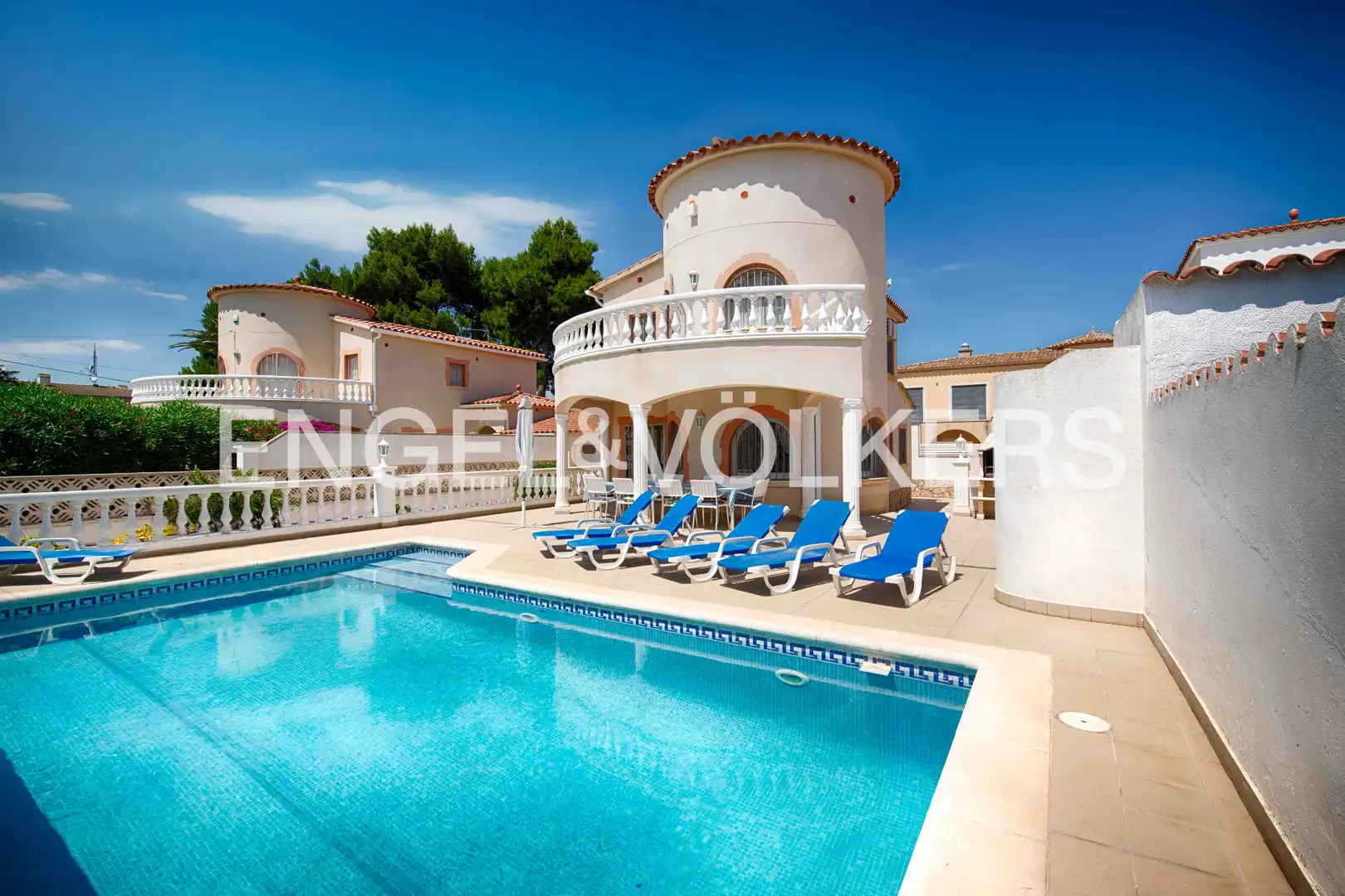 Casa con piscina en venta en Carrer Pení, imagen 3