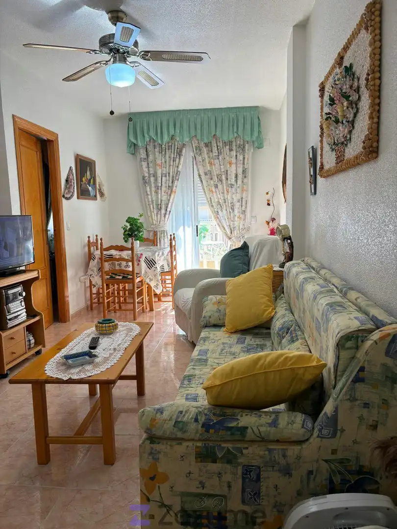 Sala de estar de Piso de alquiler en Torrevieja con Terraza, Amueblado y Lavadora