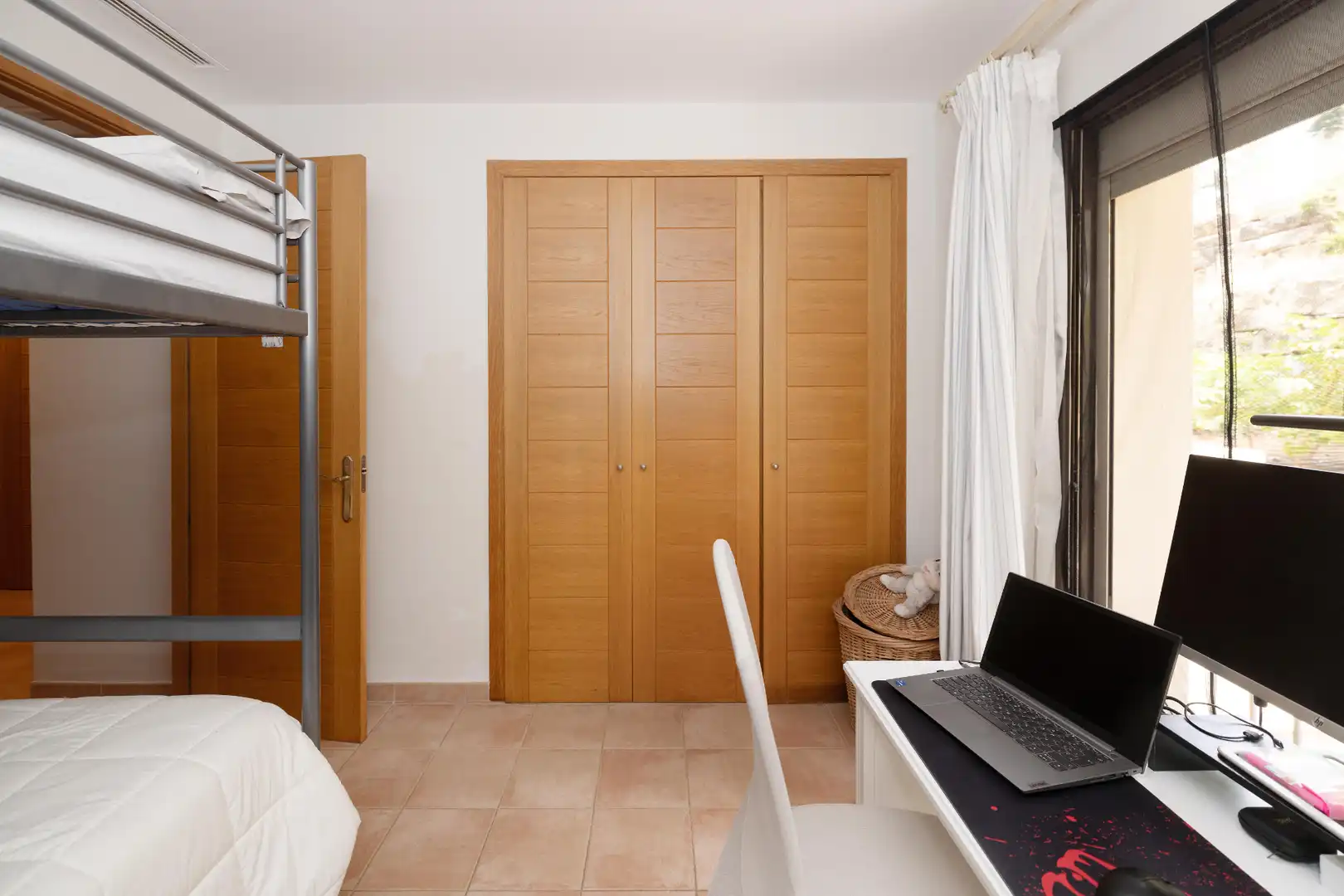Schlafzimmer von Wohnung zum Verkauf in Marbella mit Klimaanlage, Heizung und Terrasse
