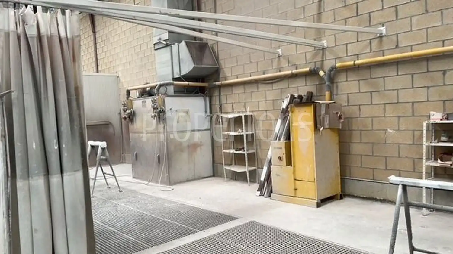 Vista exterior de Nave industrial en venta en Valle de Mena