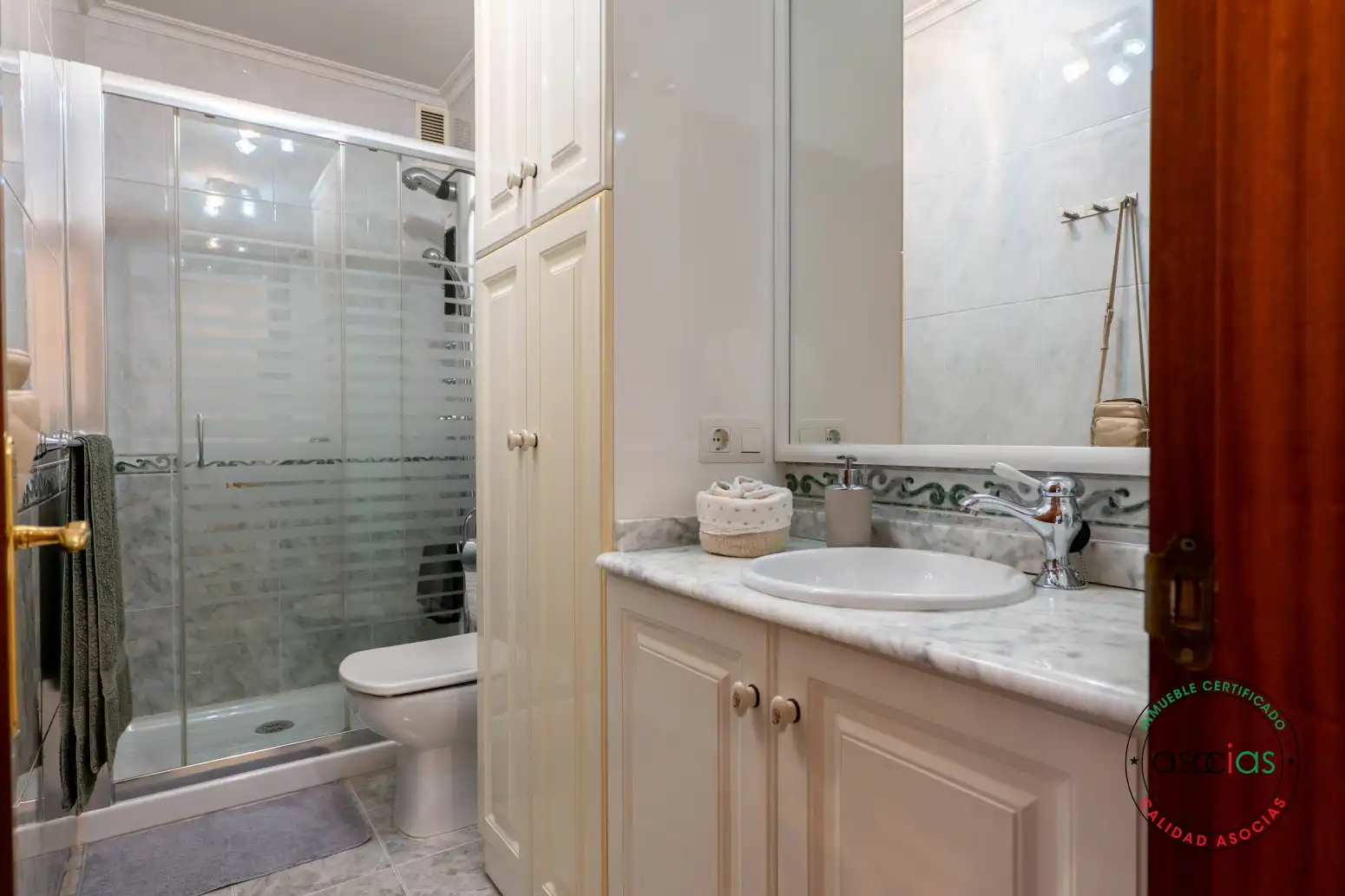 Bathroom of Flat for sale in Gijón   with Heating and Parquet flooring