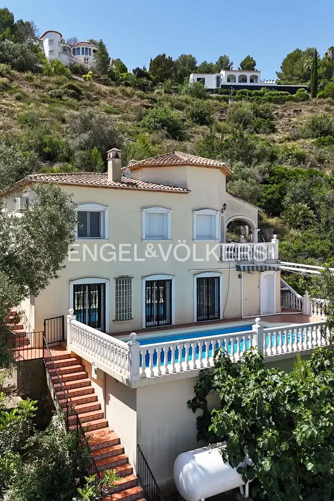 Vista exterior de Casa o xalet en venda en Pedreguer amb Aire condicionat, Calefacció i Jardí privat