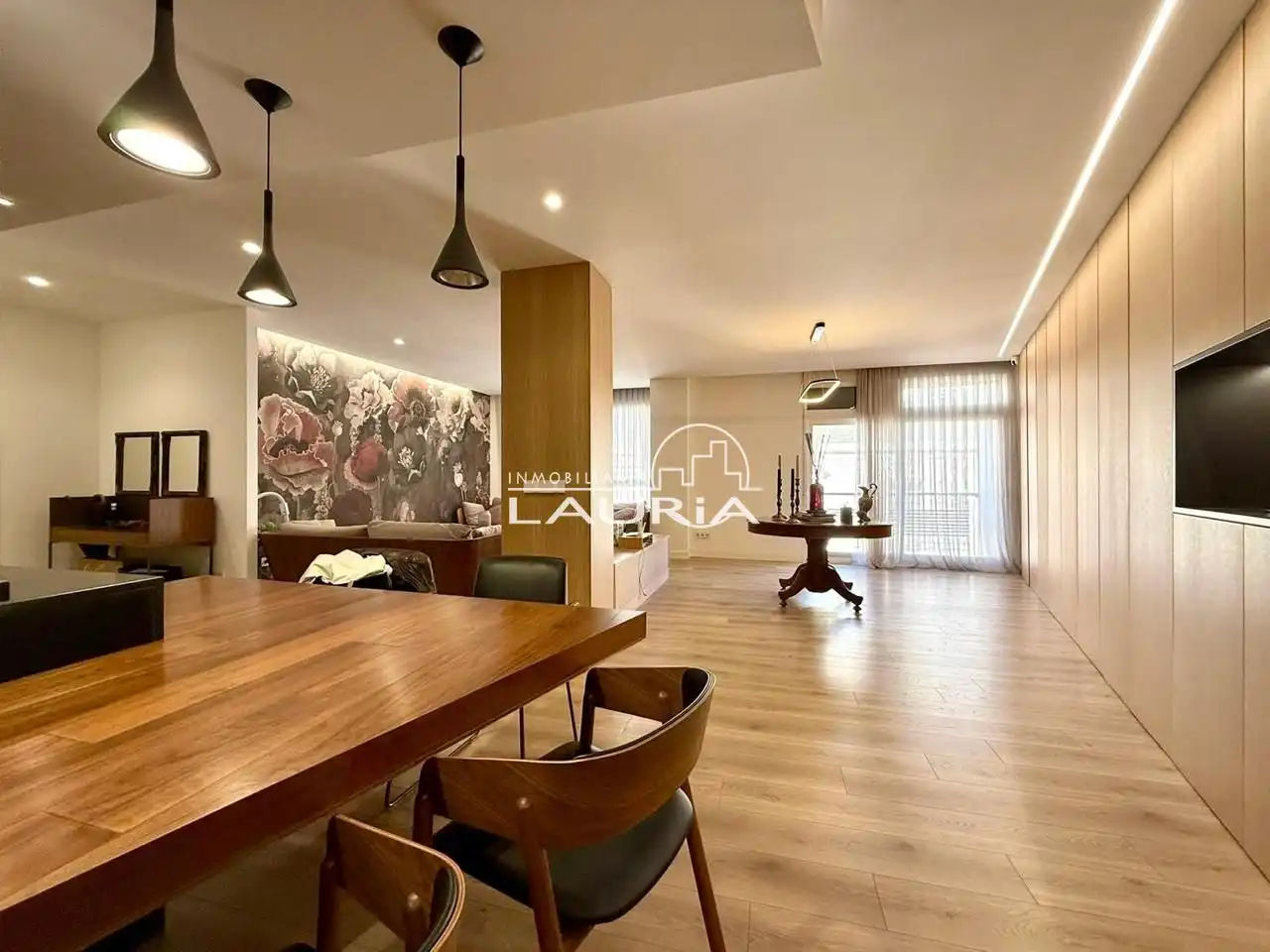Living room of Flat for rent in Valencia  with Air Conditioner, Parquet flooring and Furnished