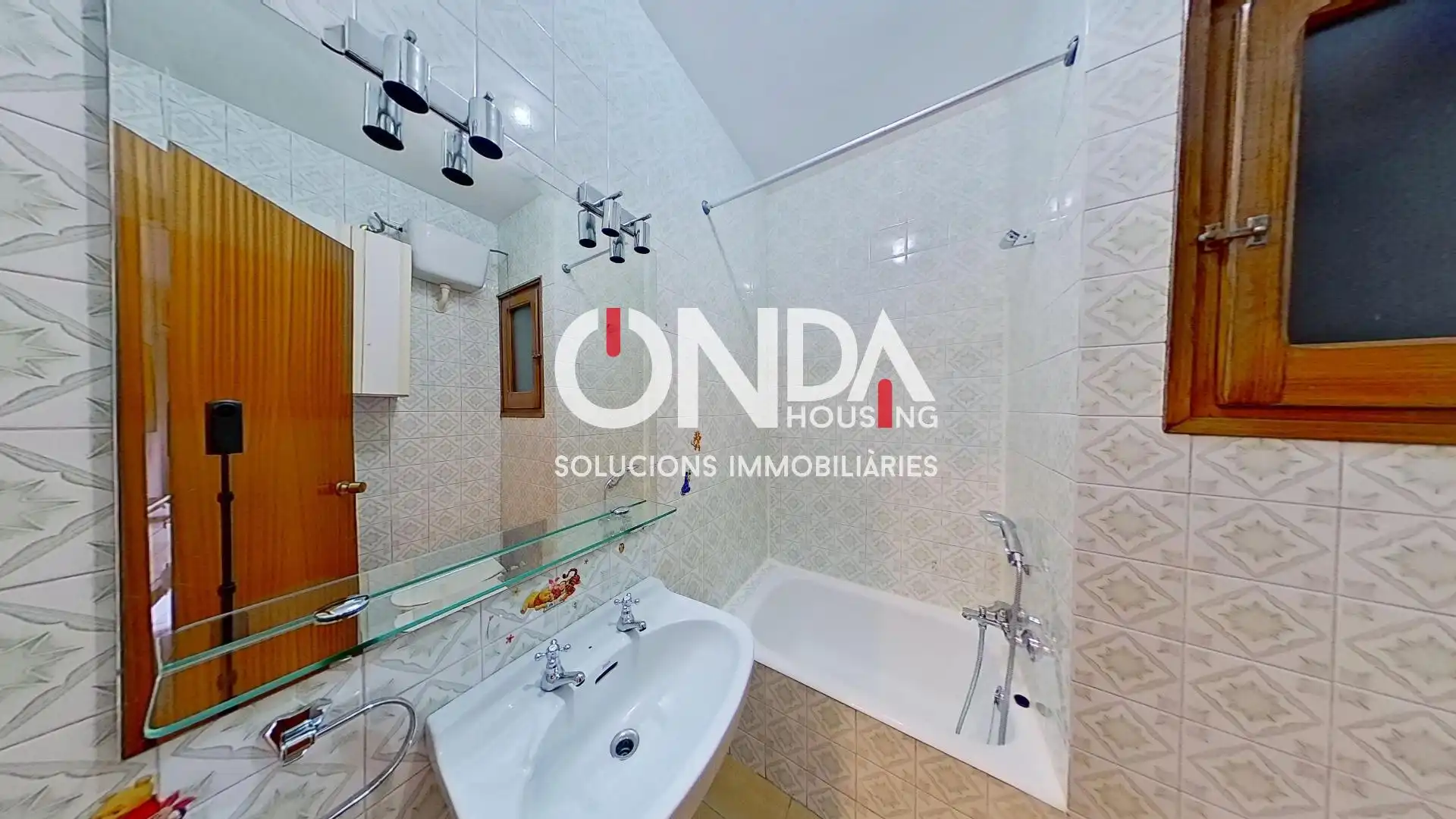Baño de Apartamento en venta en Tremp con Aire acondicionado, Calefacción y Terraza