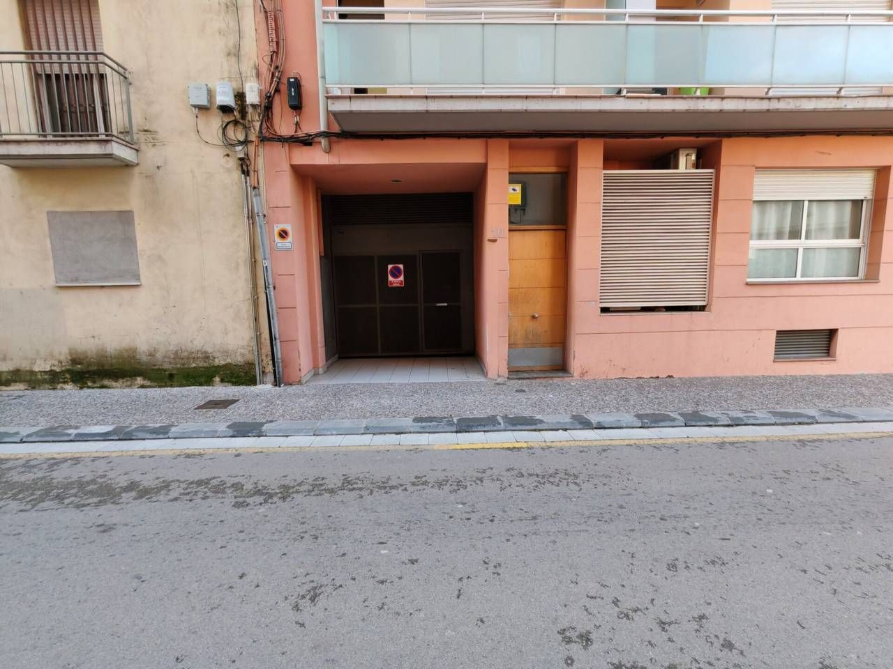 Aparcament de Garatge en venda en Salt